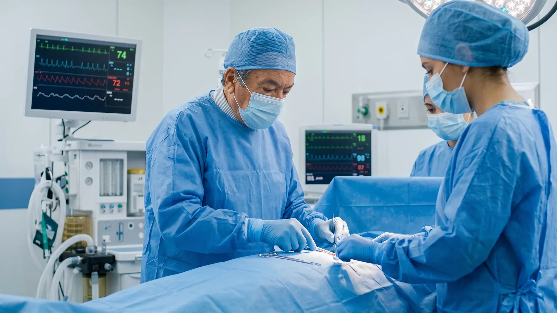 Banner publicitario del Dr. Julio Morón: CIRUGÍA DE CABEZA, CUELLO Y MAXILOFACIAL